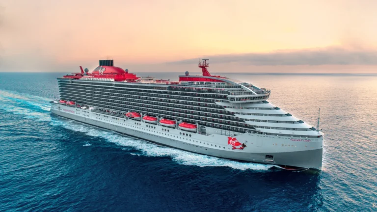 Virgin Voyages vaart twee reizen rond de zonsverduistering van 2026