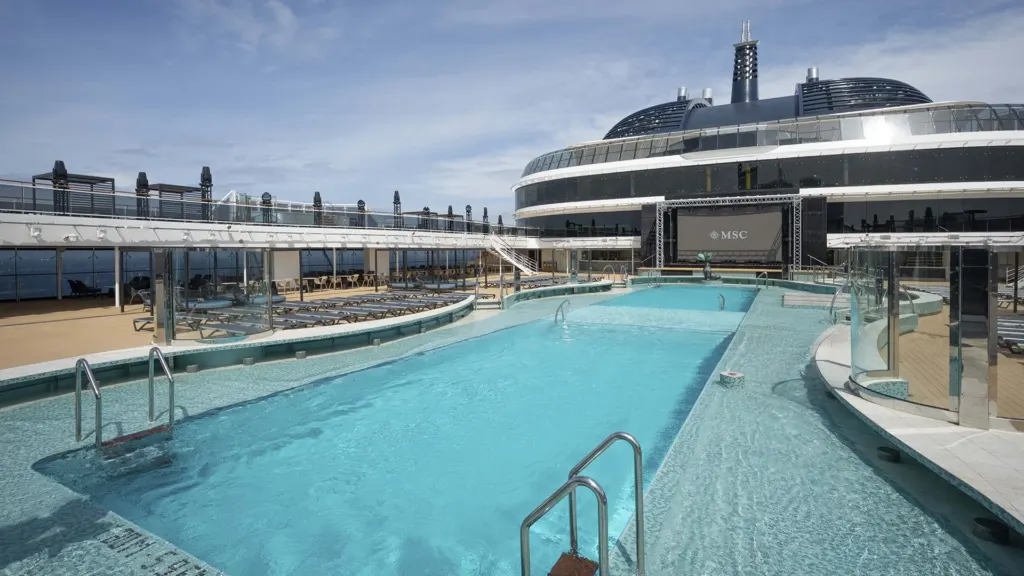 Foto aan boord van de MSC World Asia